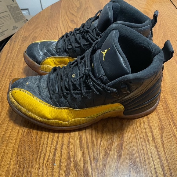 Jordan 12 Retro Black University Gold - Picture 3 of 6